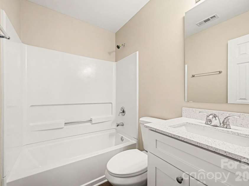 8621 Berrybrook Lane, Charlotte, NC 28269.  MLS# CAR4392786, YatesRealty ID 36832. 
