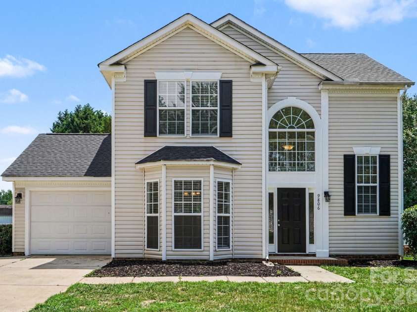 9806 Coriander Court, Charlotte, NC 28215.  MLS# CAR4397437, YatesRealty ID 36833. 