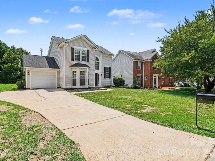 9806 Coriander Court, Charlotte, NC 28215.  MLS# CAR4397437, YatesRealty ID 36833. 