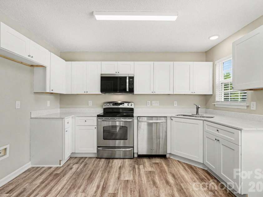 9806 Coriander Court, Charlotte, NC 28215.  MLS# CAR4397437, YatesRealty ID 36833. 