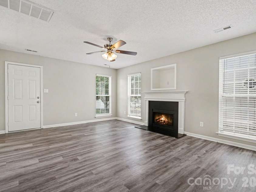 9806 Coriander Court, Charlotte, NC 28215.  MLS# CAR4397437, YatesRealty ID 36833. 