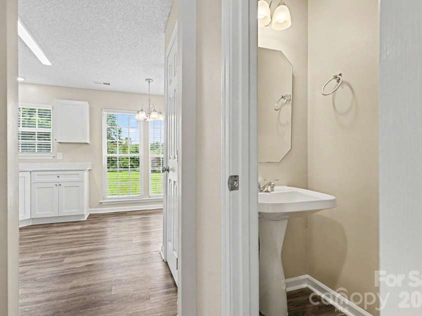 9806 Coriander Court, Charlotte, NC 28215.  MLS# CAR4397437, YatesRealty ID 36833. 