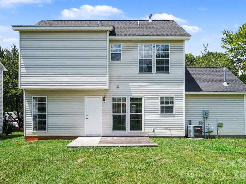 9806 Coriander Court, Charlotte, NC 28215.  MLS# CAR4397437, YatesRealty ID 36833. 