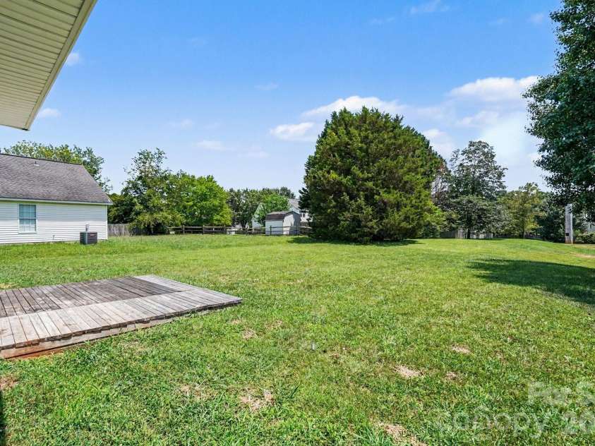 9806 Coriander Court, Charlotte, NC 28215.  MLS# CAR4397437, YatesRealty ID 36833. 