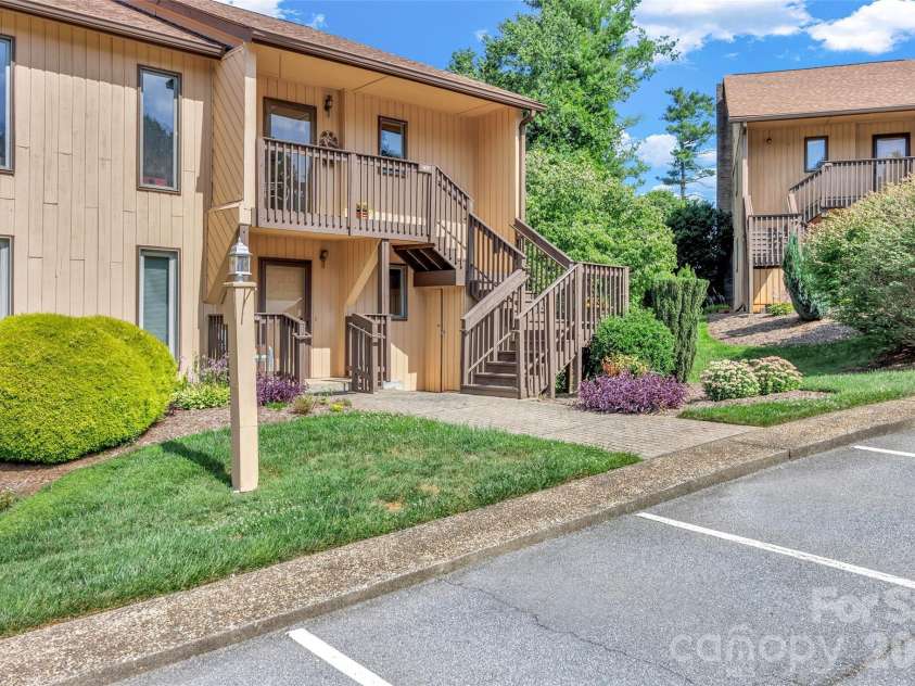 117 Pebble Creek Drive, Asheville, NC 28803.  MLS# CAR4400898, YatesRealty ID 36834. 