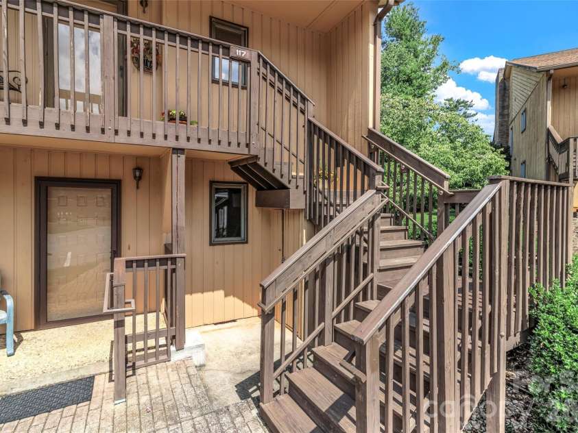 117 Pebble Creek Drive, Asheville, NC 28803.  MLS# CAR4400898, YatesRealty ID 36834. 