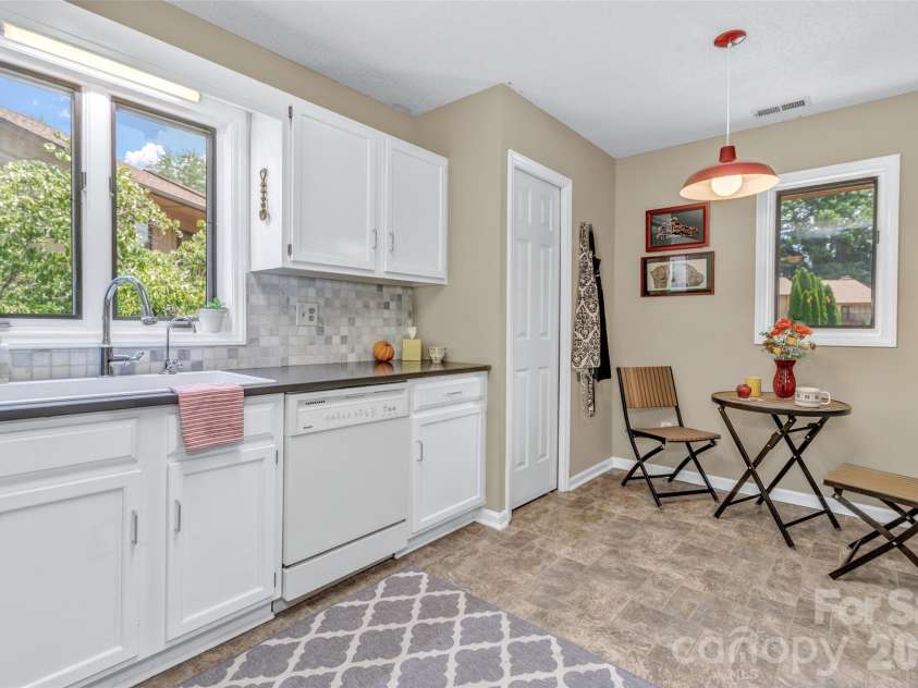 117 Pebble Creek Drive, Asheville, NC 28803.  MLS# CAR4400898, YatesRealty ID 36834. 