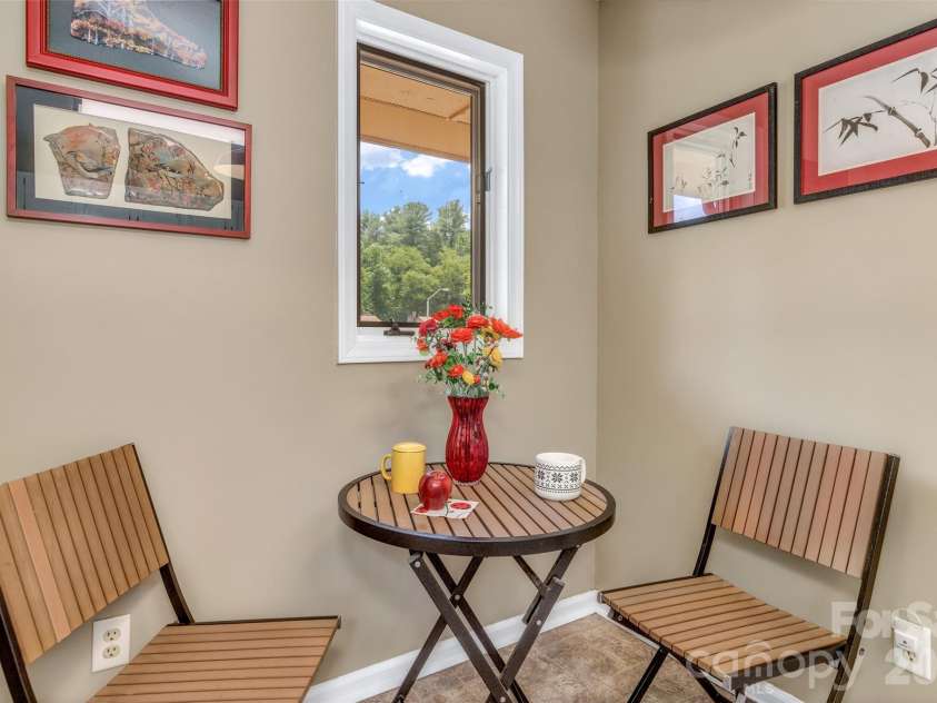 117 Pebble Creek Drive, Asheville, NC 28803.  MLS# CAR4400898, YatesRealty ID 36834. 