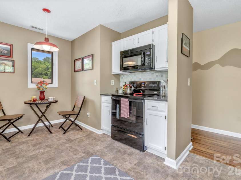 117 Pebble Creek Drive, Asheville, NC 28803.  MLS# CAR4400898, YatesRealty ID 36834. 