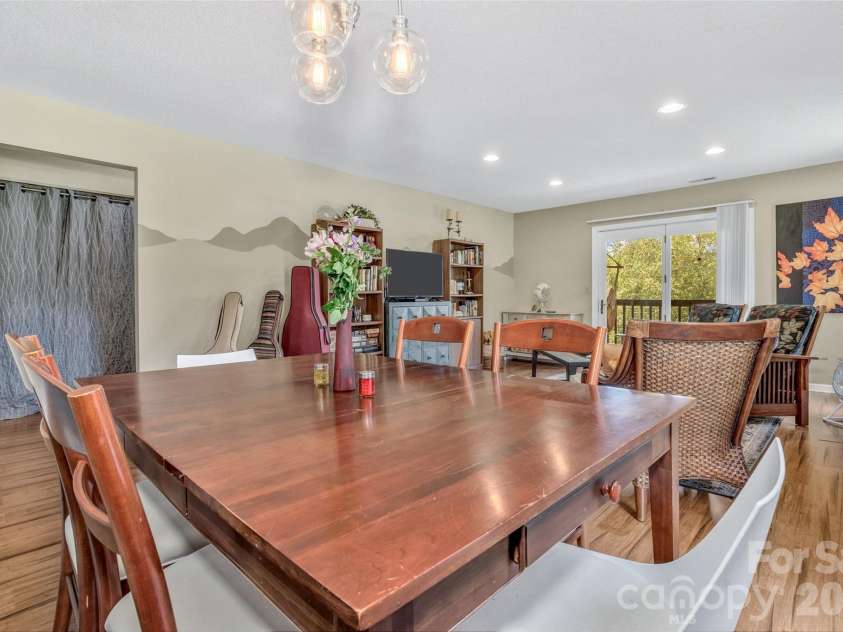 117 Pebble Creek Drive, Asheville, NC 28803.  MLS# CAR4400898, YatesRealty ID 36834. 