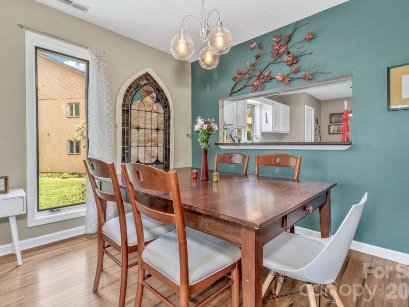 117 Pebble Creek Drive, Asheville, NC 28803.  MLS# CAR4400898, YatesRealty ID 36834. 