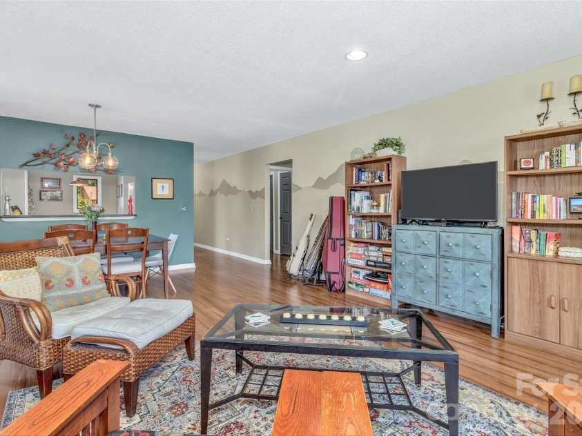 117 Pebble Creek Drive, Asheville, NC 28803.  MLS# CAR4400898, YatesRealty ID 36834. 