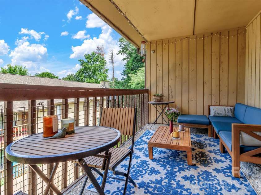 117 Pebble Creek Drive, Asheville, NC 28803.  MLS# CAR4400898, YatesRealty ID 36834. 