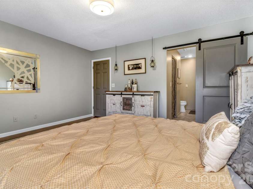 117 Pebble Creek Drive, Asheville, NC 28803.  MLS# CAR4400898, YatesRealty ID 36834. 