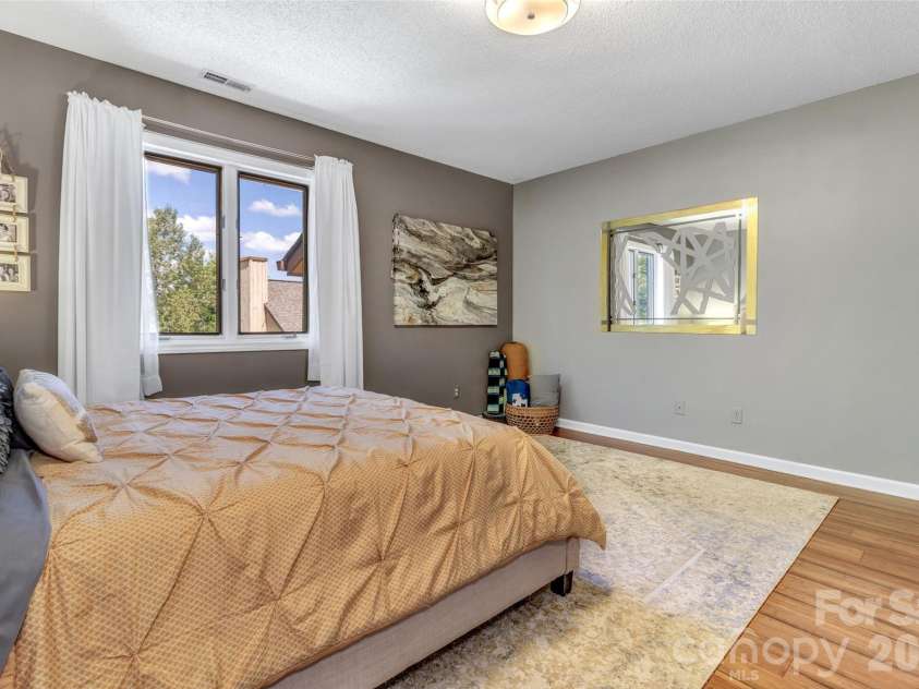 117 Pebble Creek Drive, Asheville, NC 28803.  MLS# CAR4400898, YatesRealty ID 36834. 