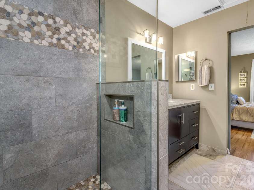 117 Pebble Creek Drive, Asheville, NC 28803.  MLS# CAR4400898, YatesRealty ID 36834. 