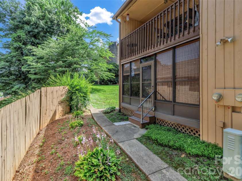117 Pebble Creek Drive, Asheville, NC 28803.  MLS# CAR4400898, YatesRealty ID 36834. 