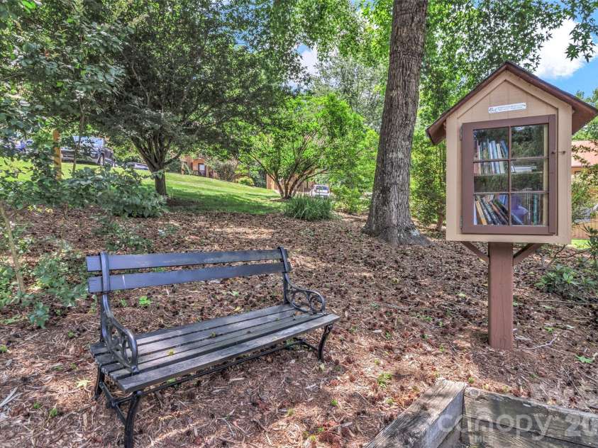 117 Pebble Creek Drive, Asheville, NC 28803.  MLS# CAR4400898, YatesRealty ID 36834. 