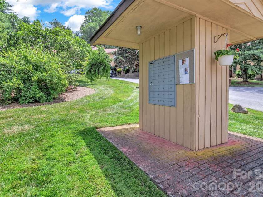 117 Pebble Creek Drive, Asheville, NC 28803.  MLS# CAR4400898, YatesRealty ID 36834. 