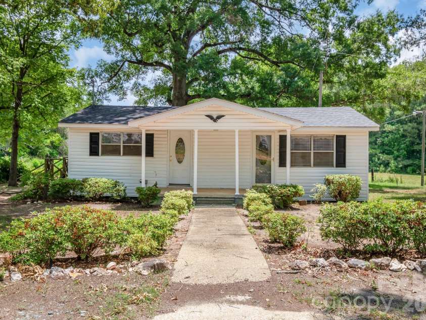 197 Faulkenberry Road, Pageland, SC 29728.  MLS# CAR4401542, YatesRealty ID 36836. 