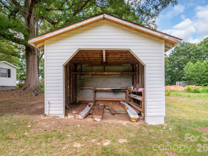 197 Faulkenberry Road, Pageland, SC 29728.  MLS# CAR4401542, YatesRealty ID 36836. 