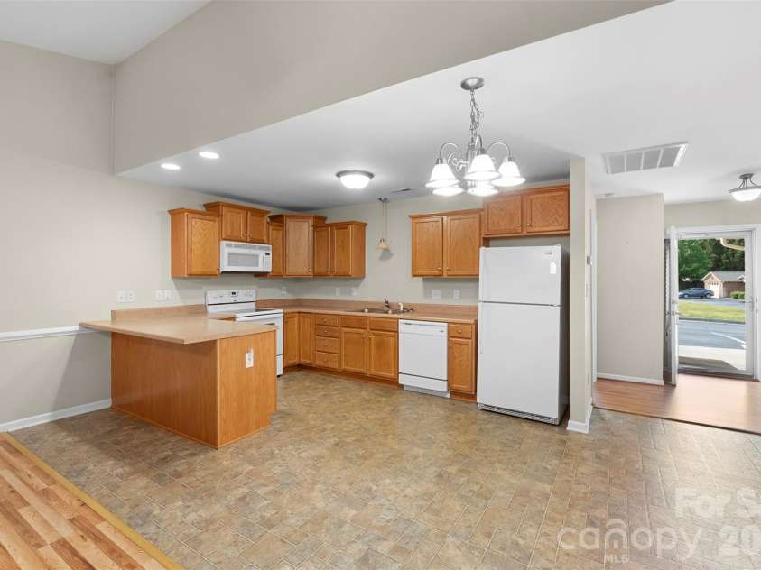 402 Pinefield Place, Thomasville, NC 27360.  MLS# CAR4395012, YatesRealty ID 36837. 