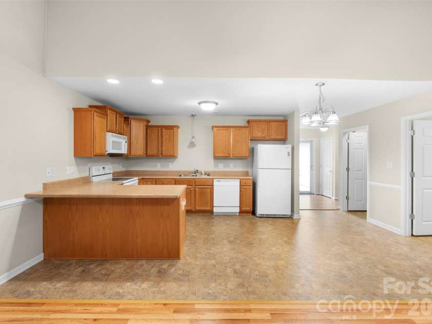 402 Pinefield Place, Thomasville, NC 27360.  MLS# CAR4395012, YatesRealty ID 36837. 