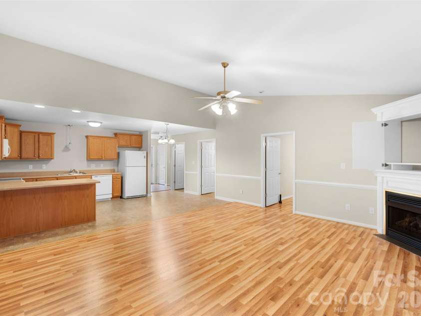 402 Pinefield Place, Thomasville, NC 27360.  MLS# CAR4395012, YatesRealty ID 36837. 