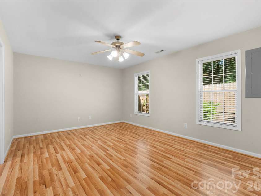 402 Pinefield Place, Thomasville, NC 27360.  MLS# CAR4395012, YatesRealty ID 36837. 