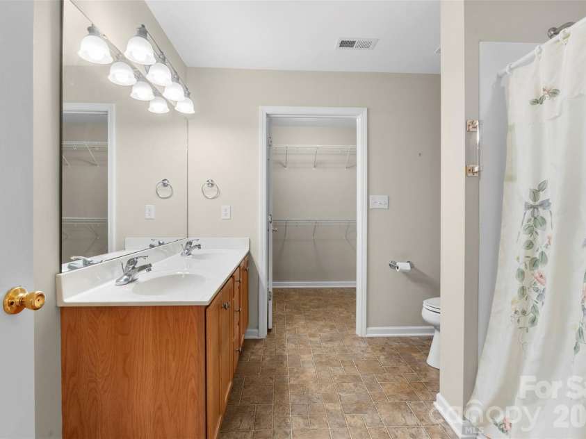 402 Pinefield Place, Thomasville, NC 27360.  MLS# CAR4395012, YatesRealty ID 36837. 