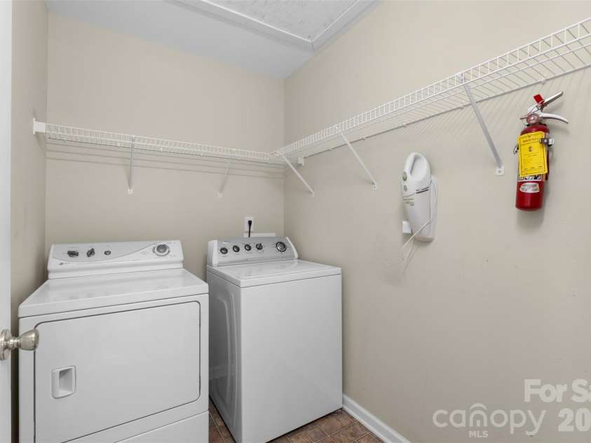 402 Pinefield Place, Thomasville, NC 27360.  MLS# CAR4395012, YatesRealty ID 36837. 