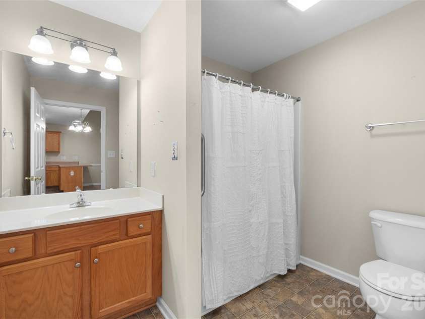402 Pinefield Place, Thomasville, NC 27360.  MLS# CAR4395012, YatesRealty ID 36837. 