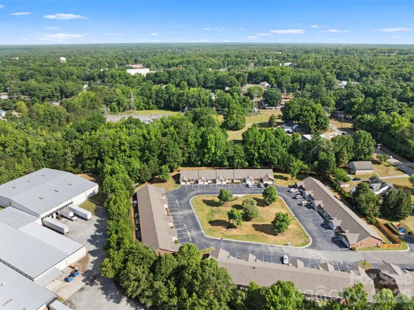 402 Pinefield Place, Thomasville, NC 27360.  MLS# CAR4395012, YatesRealty ID 36837. 