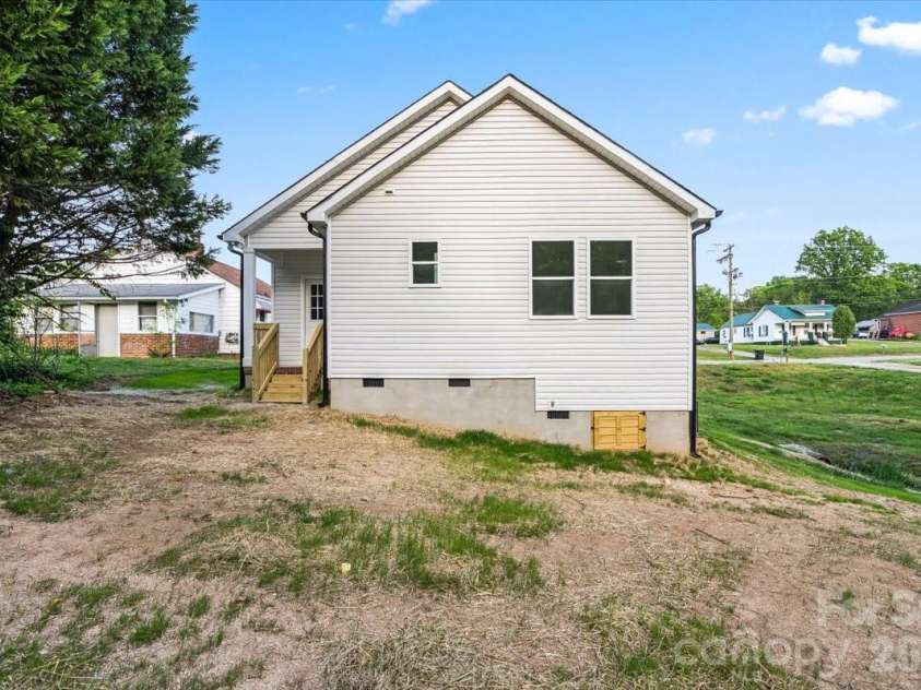 1129 3rd Street, Spencer, NC 28159.  MLS# CAR4368493, YatesRealty ID 36838. Big yard
