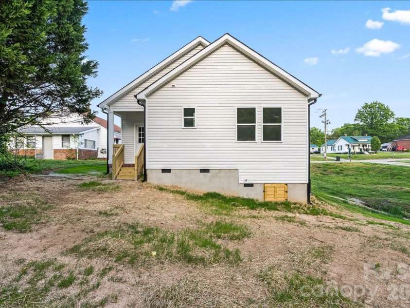 1129 3rd Street, Spencer, NC 28159.  MLS# CAR4417934, YatesRealty ID 36838. Big Yard