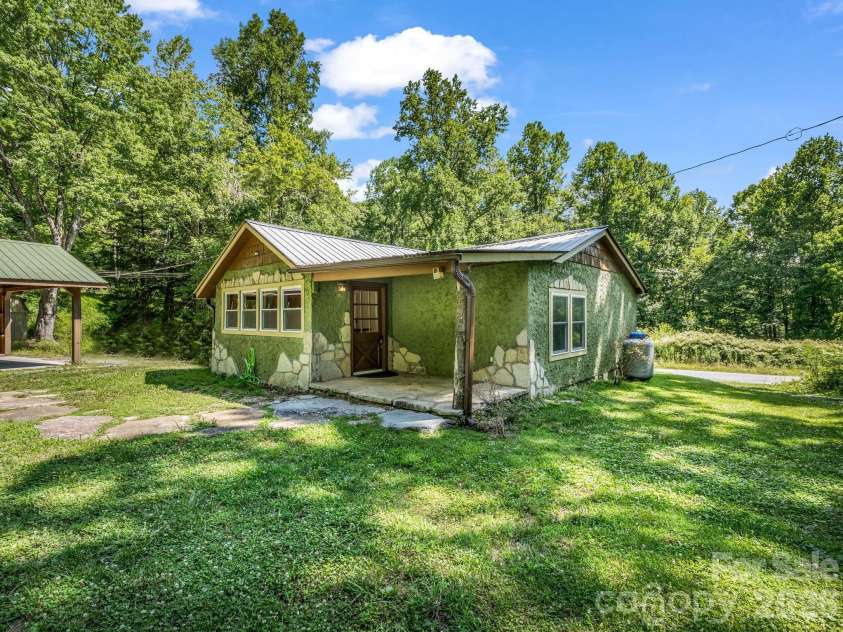 216 Aiken Road, Rosman, NC 28772.  MLS# CAR4401151, YatesRealty ID 36839. 