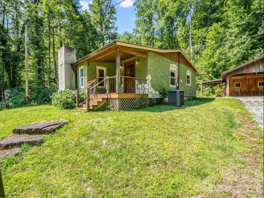 216 Aiken Road, Rosman, NC 28772.  MLS# CAR4401151, YatesRealty ID 36839. 