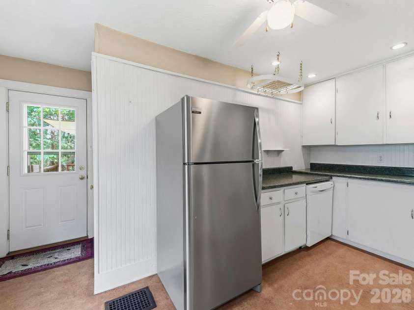 45 Fairfax Avenue, Asheville, NC 28806.  MLS# CAR4398967, YatesRealty ID 36841. 