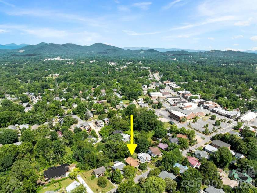 45 Fairfax Avenue, Asheville, NC 28806.  MLS# CAR4398967, YatesRealty ID 36841. 