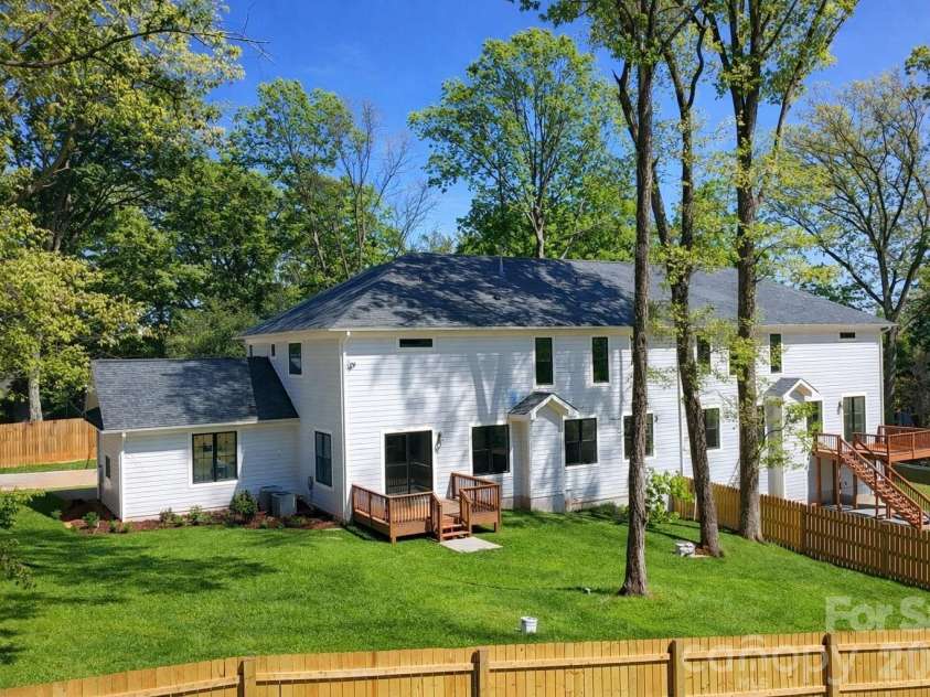 4300 Tangle Drive, Charlotte, NC 28211.  MLS# CAR4366713, YatesRealty ID 36842. Back