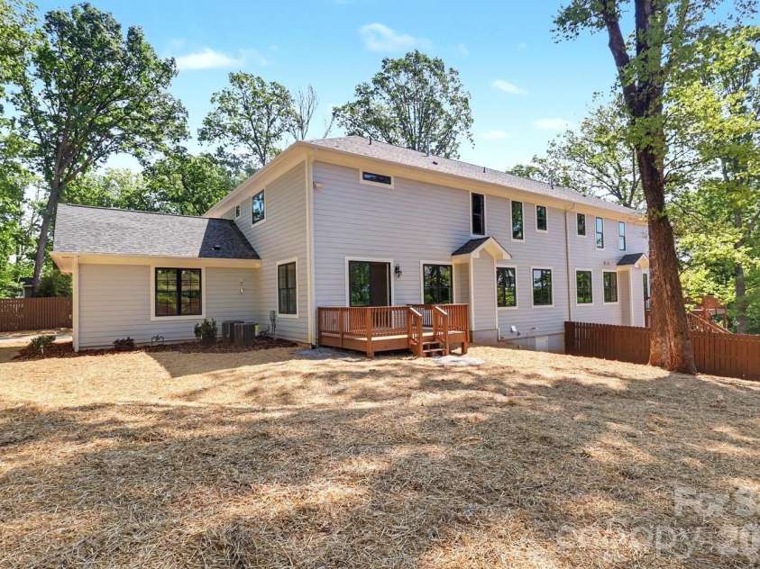 4300 Tangle Drive, Charlotte, NC 28211.  MLS# CAR4366713, YatesRealty ID 36842. Back