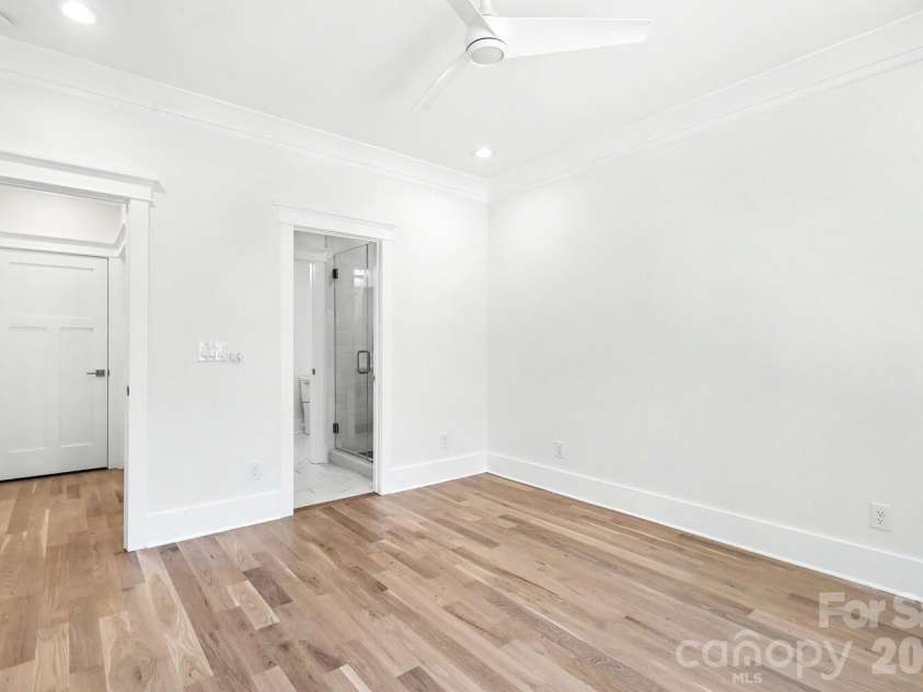 4300 Tangle Drive, Charlotte, NC 28211.  MLS# CAR4366713, YatesRealty ID 36842. Bedroom/office 1st floor