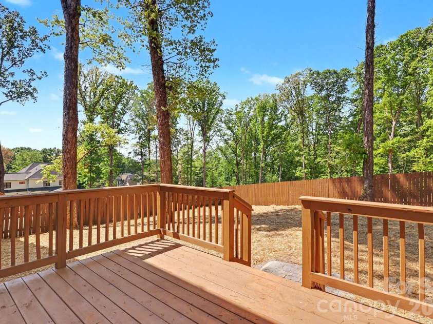 4300 Tangle Drive, Charlotte, NC 28211.  MLS# CAR4366713, YatesRealty ID 36842. Deck