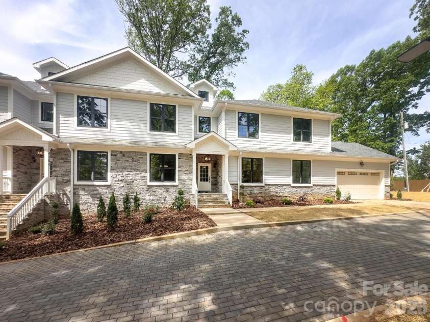 4300 Tangle Drive, Charlotte, NC 28211.  MLS# CAR4366713, YatesRealty ID 36842. Front