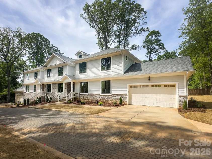 4300 Tangle Drive, Charlotte, NC 28211.  MLS# CAR4366713, YatesRealty ID 36842. Front