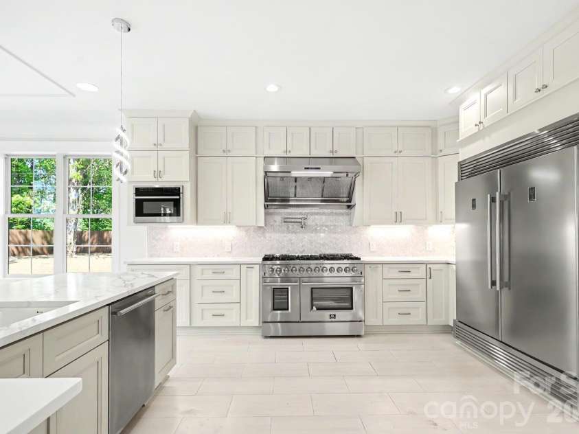 4300 Tangle Drive, Charlotte, NC 28211.  MLS# CAR4366713, YatesRealty ID 36842. Kitchen