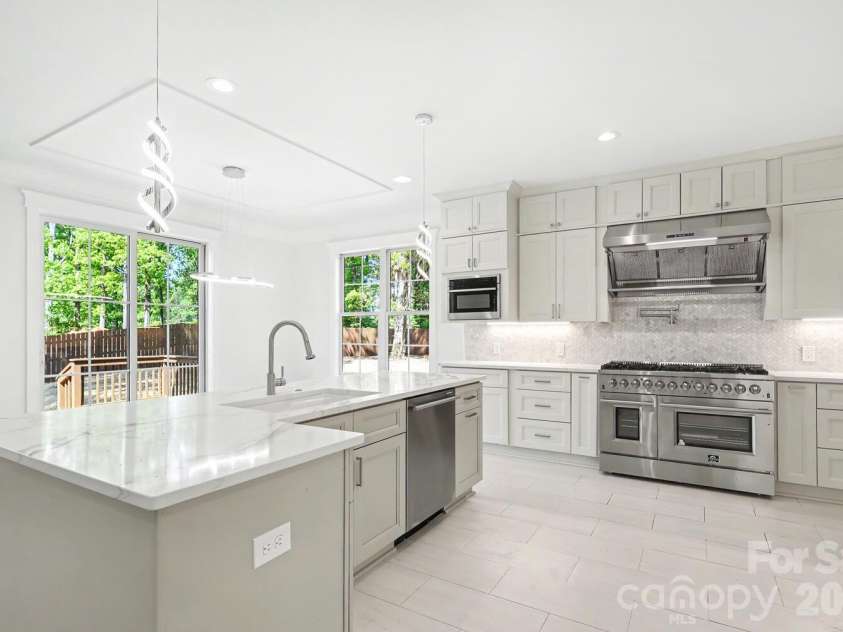4300 Tangle Drive, Charlotte, NC 28211.  MLS# CAR4366713, YatesRealty ID 36842. Kitchen