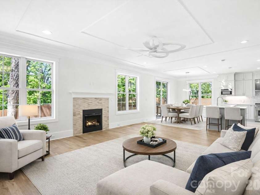 4300 Tangle Drive, Charlotte, NC 28211.  MLS# CAR4366713, YatesRealty ID 36842. Living Room