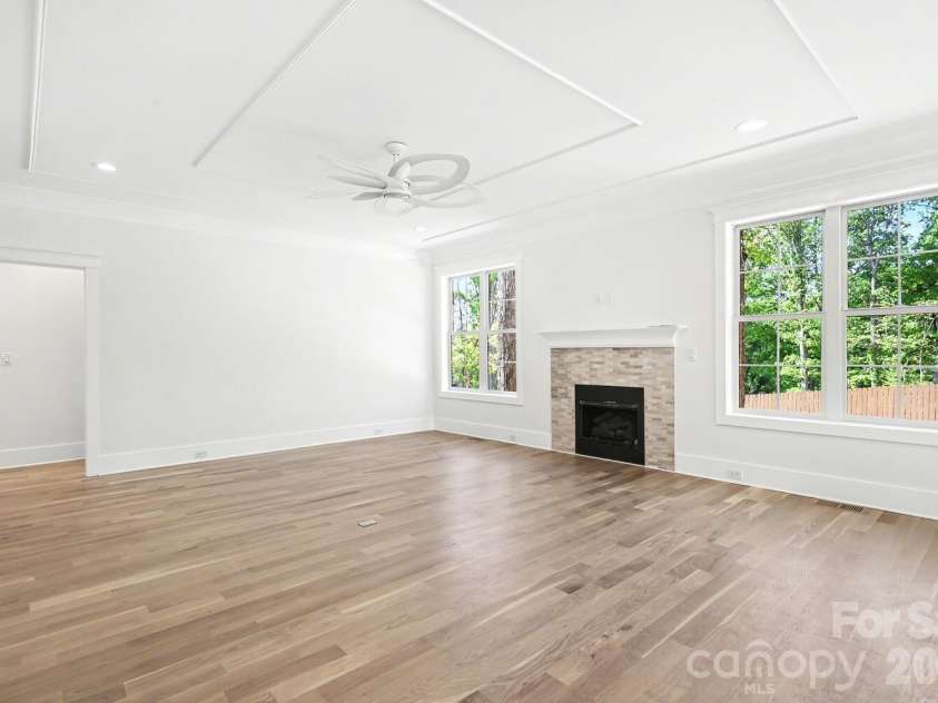 4300 Tangle Drive, Charlotte, NC 28211.  MLS# CAR4366713, YatesRealty ID 36842. Living Room