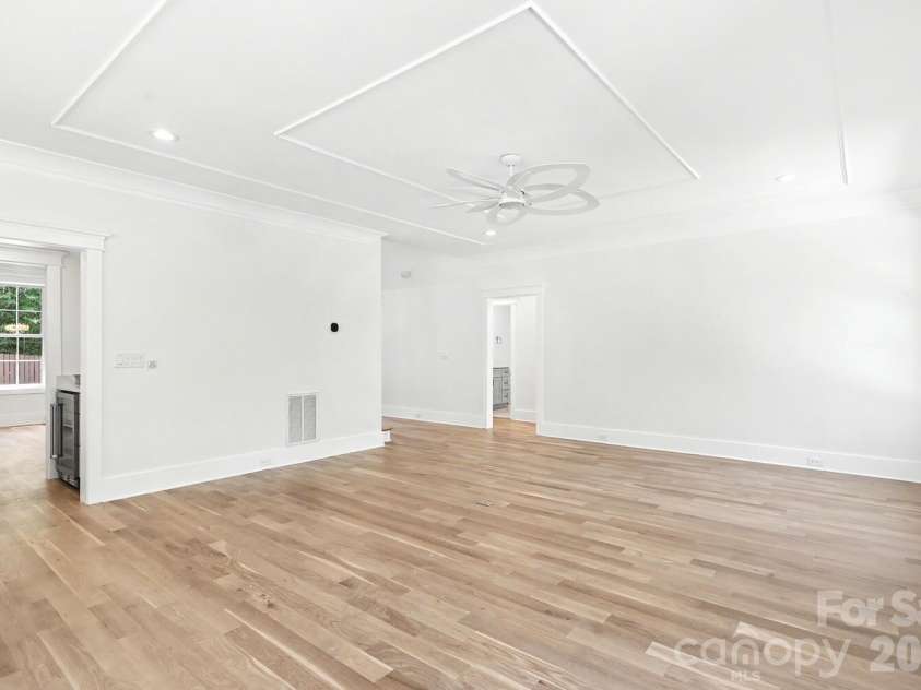 4300 Tangle Drive, Charlotte, NC 28211.  MLS# CAR4366713, YatesRealty ID 36842. Living Room